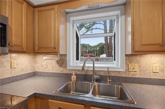 5 Easthill CT, Hampton, VA 23664