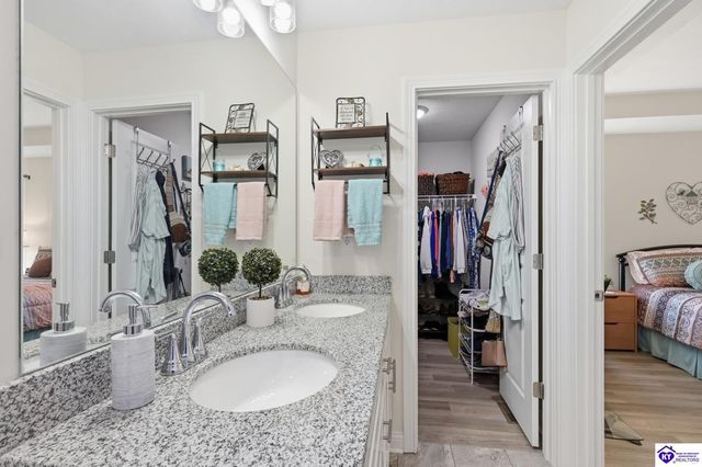 421 Turnberry Court, Vine Grove, KY 40175