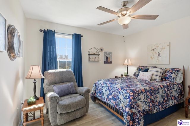 421 Turnberry Court, Vine Grove, KY 40175