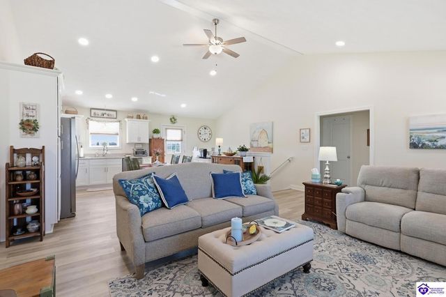 421 Turnberry Court, Vine Grove, KY 40175