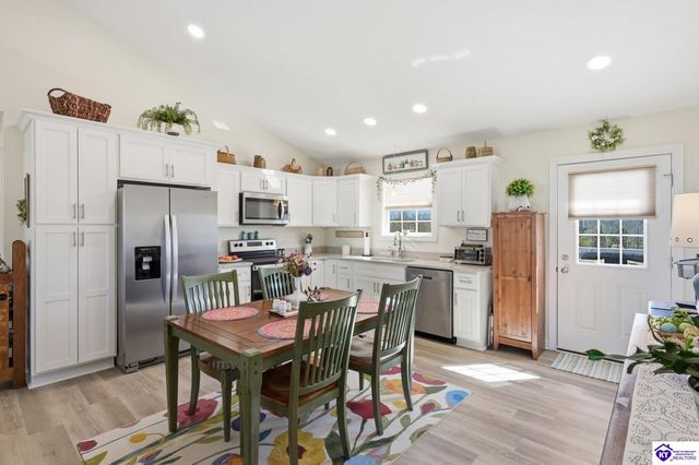 421 Turnberry Court, Vine Grove, KY 40175