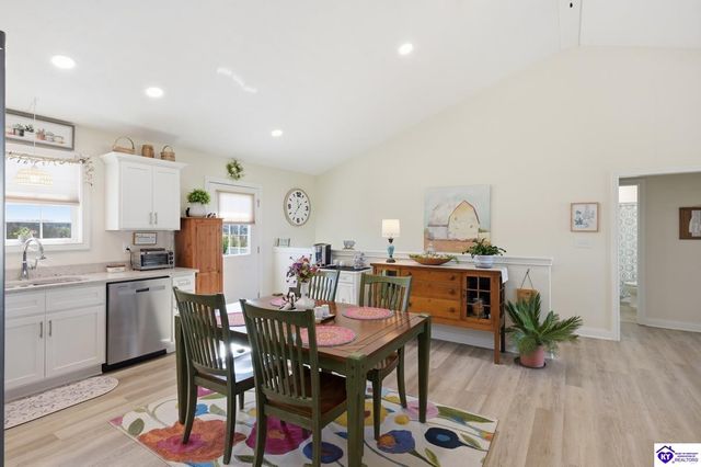 421 Turnberry Court, Vine Grove, KY 40175