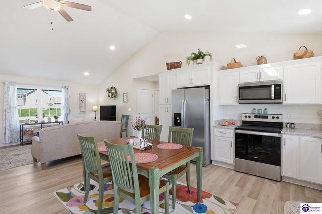 421 Turnberry Court, Vine Grove, KY 40175