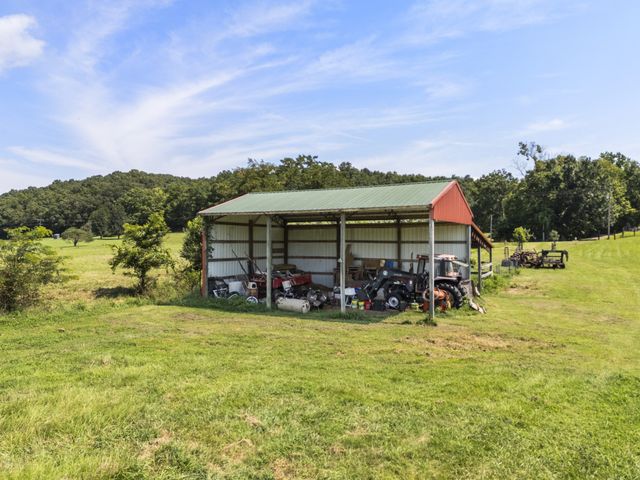 1893 Walnut Grove Rd, Dickson, TN 37055