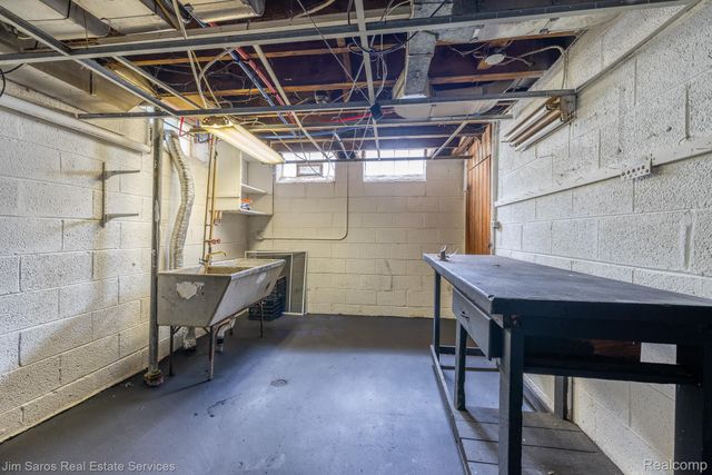 1915 Ewald Circle, Detroit, MI 48238