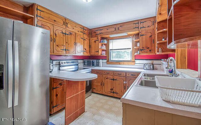 1406 Madison Ave, Maryville, TN 37804