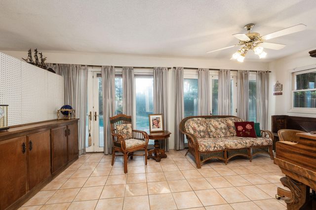 1113 N Manor Drive, Tulare, CA 93274