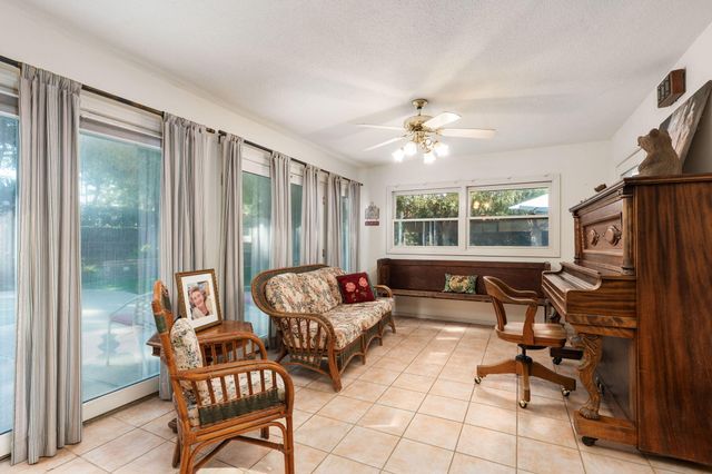 1113 N Manor Drive, Tulare, CA 93274