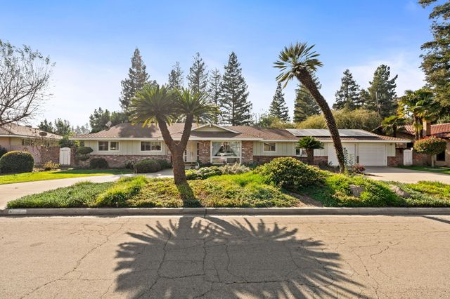 1113 N Manor Drive, Tulare, CA 93274