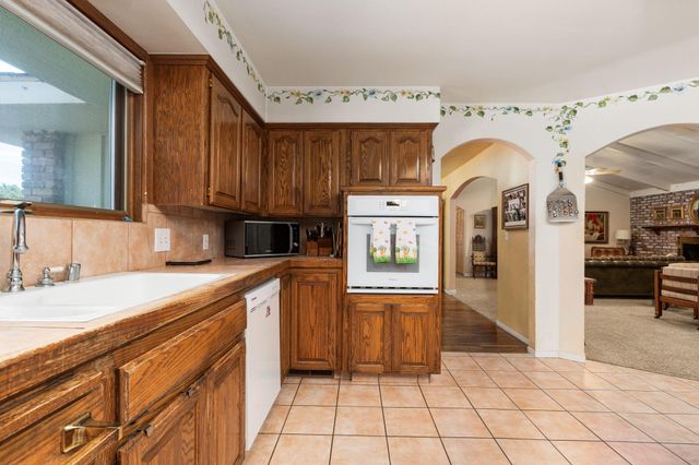 1113 N Manor Drive, Tulare, CA 93274