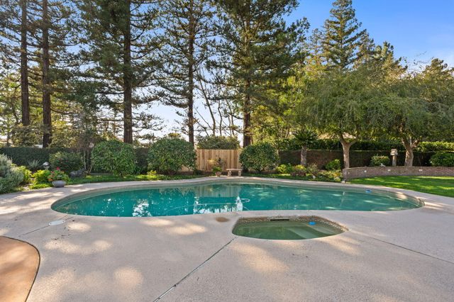 1113 N Manor Drive, Tulare, CA 93274