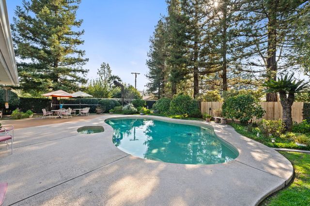 1113 N Manor Drive, Tulare, CA 93274