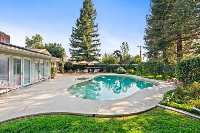 1113 N Manor Drive, Tulare, CA 93274