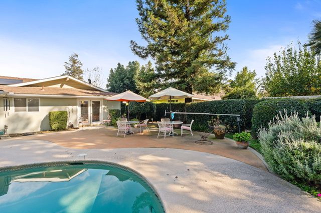 1113 N Manor Drive, Tulare, CA 93274