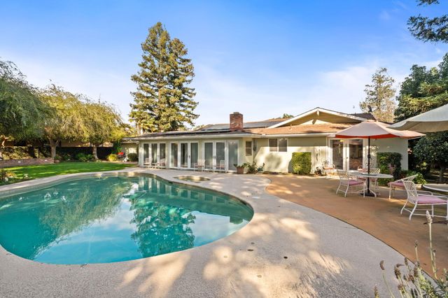 1113 N Manor Drive, Tulare, CA 93274