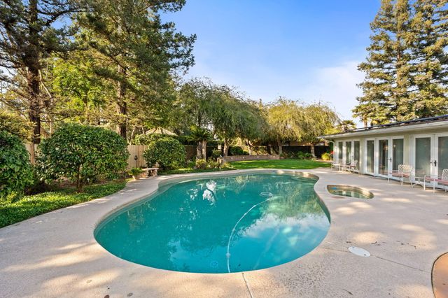 1113 N Manor Drive, Tulare, CA 93274