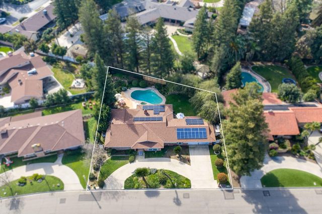 1113 N Manor Drive, Tulare, CA 93274