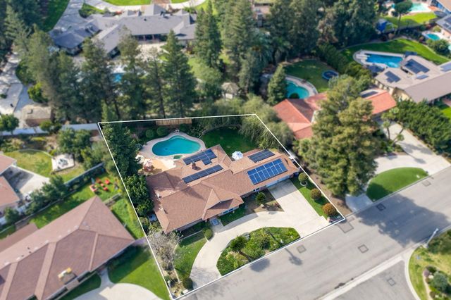 1113 N Manor Drive, Tulare, CA 93274