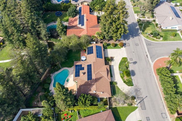 1113 N Manor Drive, Tulare, CA 93274