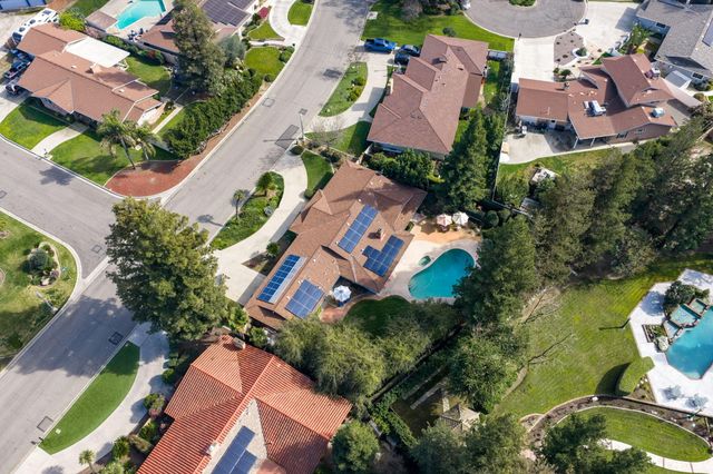 1113 N Manor Drive, Tulare, CA 93274