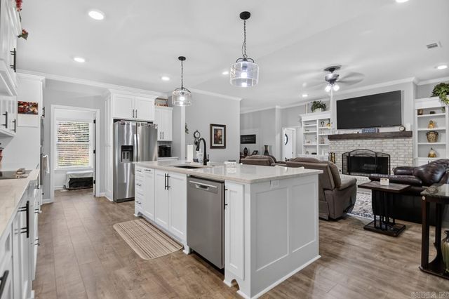 5713 Nickel Bill James Rd, Benton, AR 72019