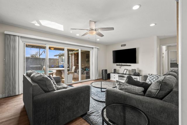 6100 Stonehand Ave, Citrus Heights, CA 95621