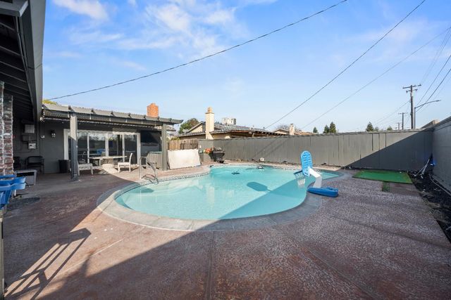 6100 Stonehand Ave, Citrus Heights, CA 95621