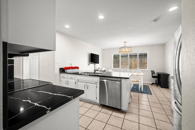 6100 Stonehand Ave, Citrus Heights, CA 95621