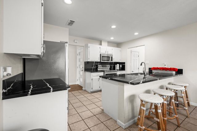 6100 Stonehand Ave, Citrus Heights, CA 95621