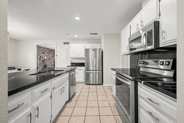 6100 Stonehand Ave, Citrus Heights, CA 95621