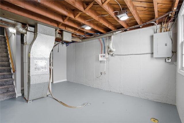 1053 Center Point Road NE, Cedar Rapids, IA 52402