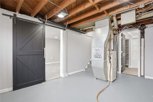 1053 Center Point Road NE, Cedar Rapids, IA 52402