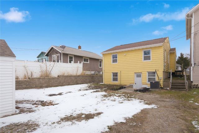 1053 Center Point Road NE, Cedar Rapids, IA 52402