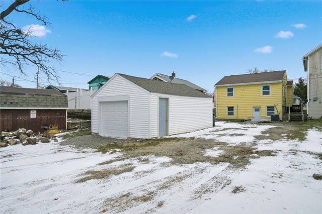 1053 Center Point Road NE, Cedar Rapids, IA 52402