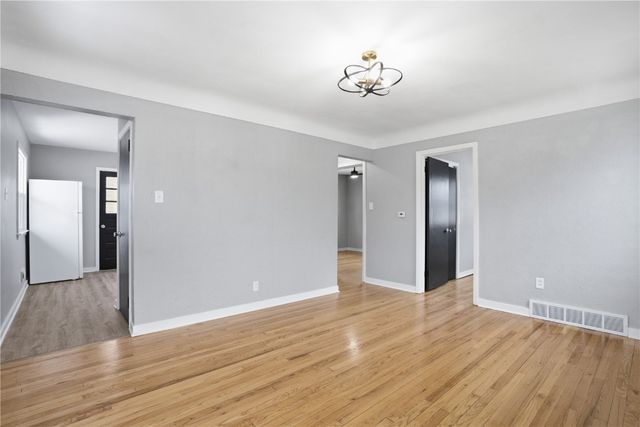 1053 Center Point Road NE, Cedar Rapids, IA 52402