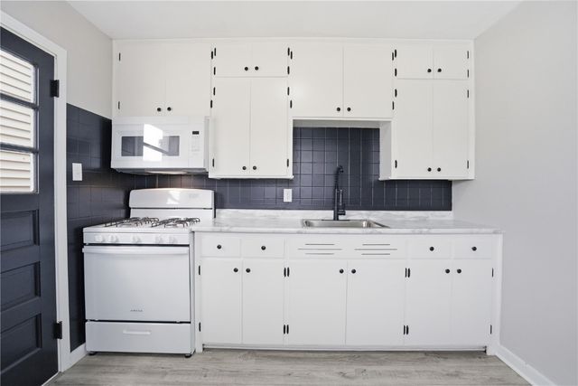 1053 Center Point Road NE, Cedar Rapids, IA 52402