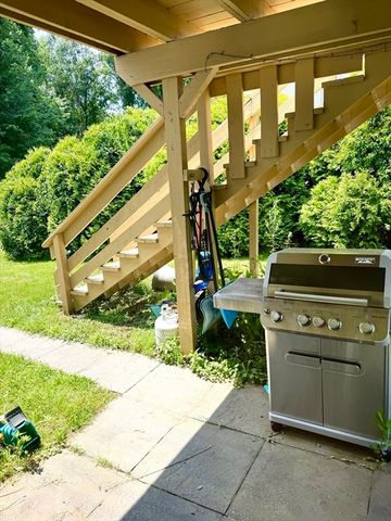 559 Pulpit Hill Rd, Amherst, MA 01002