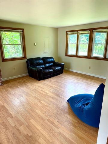 559 Pulpit Hill Rd, Amherst, MA 01002