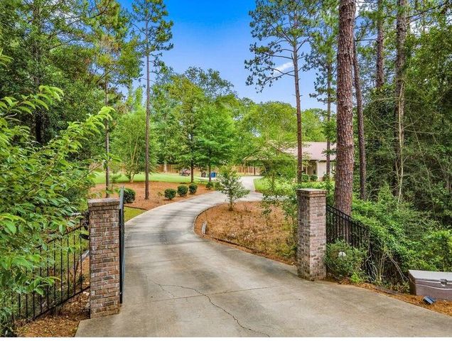 1078 N Lake Estates, Hattiesburg, MS 39402