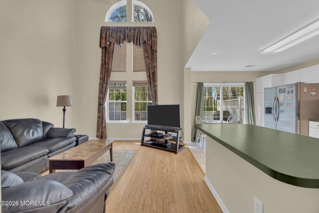 29 Whitemarsh Drive, Manalapan, NJ 07726