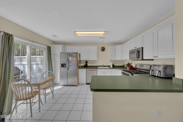 29 Whitemarsh Drive, Manalapan, NJ 07726