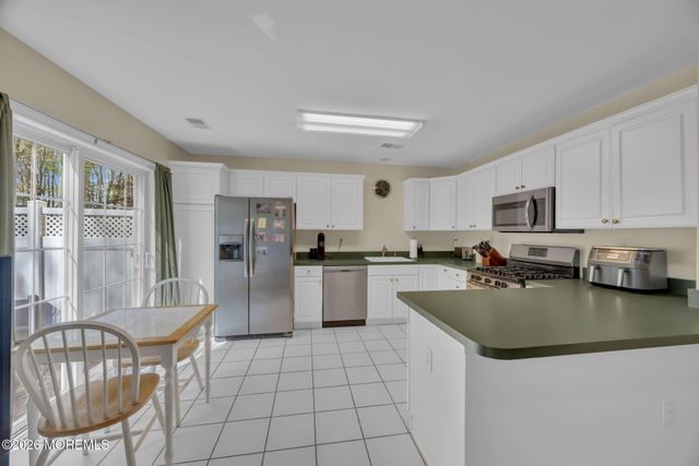 29 Whitemarsh Drive, Manalapan, NJ 07726