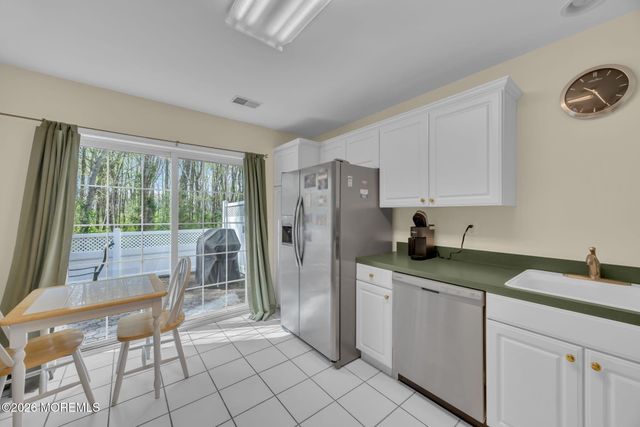 29 Whitemarsh Drive, Manalapan, NJ 07726