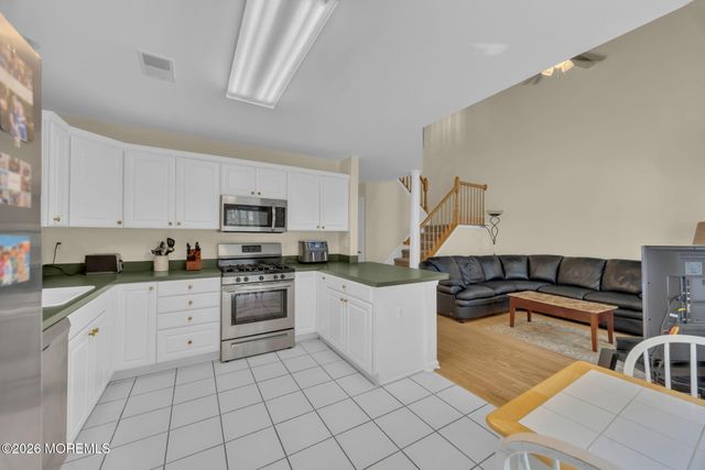 29 Whitemarsh Drive, Manalapan, NJ 07726