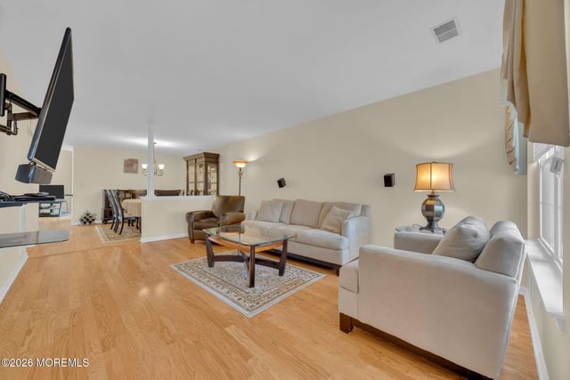 29 Whitemarsh Drive, Manalapan, NJ 07726