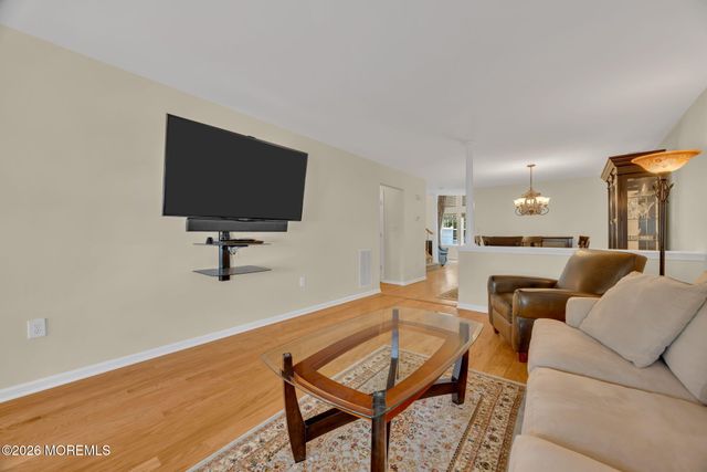 29 Whitemarsh Drive, Manalapan, NJ 07726