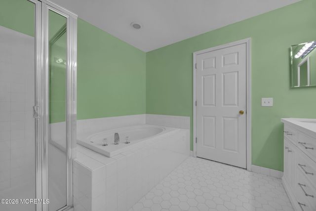 29 Whitemarsh Drive, Manalapan, NJ 07726