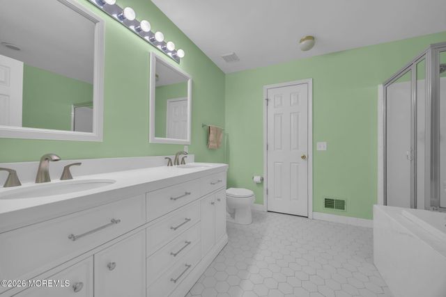 29 Whitemarsh Drive, Manalapan, NJ 07726