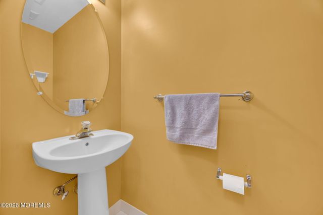 29 Whitemarsh Drive, Manalapan, NJ 07726