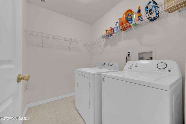 29 Whitemarsh Drive, Manalapan, NJ 07726